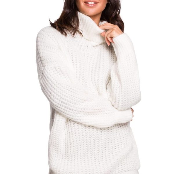 BK030 Długi sweter z golfem - biały